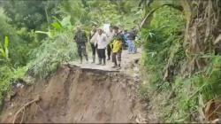 Longsor Terjang Sindangkerta KBB, Jalan Cililin-Ciwidey Terputus <