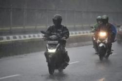 Tips Memilih Jas Hujan yang Tepat bagi Pengendara Motor