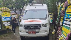 Pemakaman Doni Monardo, Ambulans Pengantar Jenazah Tiba di Rumah Duka