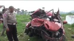 Kecelakaan di Tol Cisumdawu Sumedang, Sopir Tergencet usai Minibus Tabrak Truk