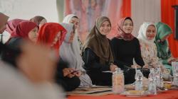 Siti Atikoh Datang, Pengasuh Ponpes Gelar Cianjur Doakan Ganjar Pranowo Jadi Presiden 2024<