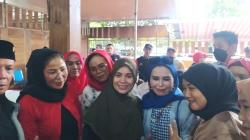 Siti Atikoh Istri Ganjar Pranowo Bertemu Pelaku UMKM di KBB, Didoakan Jadi Ibu Negara<