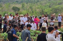 Ade Armando Kritik Politik Dinasti di Jogja, Sultan: Dianggap Begitu Ubah Dulu UUD 1945<