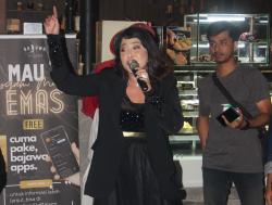 Fifian Anastasia Nyanyi Bersama Penonton di Journey of Star X BAJAWA, Bawakan Lagu Rungkad