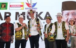 Jadi Warga Kehormatan Suku Dayak Kaltim, Ganjar: Lokalitas Budaya Tak Boleh Diabaikan<