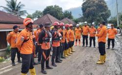 Libatkan Penyelam, Tim SAR Cari 10 Korban Hilang Banjir Bandang Humbahas ke Danau Toba