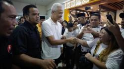 Tiba di Bandara Sepinggan Balikpapan, Ganjar Diteriaki Presiden<