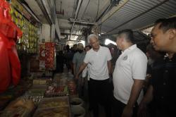 Kunjungi Pasar Baru Balikpapan, Ganjar Pranowo Ungkap Strategi Stabilkan Harga Bahan Pokok