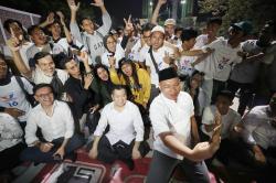HT Menikmati Suasana Malam Sambil Santap Sate Padang di Alun-Alun Kota Bekasi