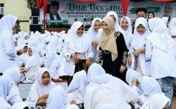 Istigasah Bersama Siti Atikoh, Santri dan Kiai Ponpes Cipasung Doakan Ganjar Jadi Presiden<