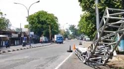 Tiang Alat Pengukur Kecepatan Kendaraan di Pasuruan Roboh Ditabrak Truk