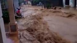 Ngeri, Detik-detik Banjir Bandang Terjang Sukolilo Pati, Warga Berdoa Mohon Keselamatan