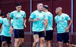 Radja Nainggolan Gagal Debut Bersama Bhayangkara FC, Ini Alasannya Radja Nainggolan Gagal Debut Bersama Bhayangkara FC, Ini Alasannya