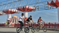 Momen Alam Ganjar Bersepeda Keliling Kota Makassar, Nikmati Udara Pagi