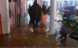 Gedung Grahadi Surabaya Kebanjiran usai Diguyur Hujan Deras