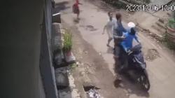 Viral Video Aksi 2 Jambret Rampas HP Bocah di Cihampelas Bandung Barat<