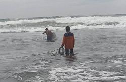 3 Wisatawan Terseret Ombak Pantai Parangtritis, 1 Hilang Tenggelam<
