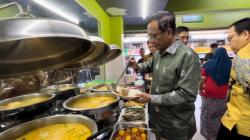 Mahfud MD Sarapan Bareng WNI di Warung Warga NU di Malaysia, Ditemani Gus Muwafiq