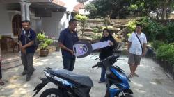 Debitur Setia MNC Finance di Purwadadi Subang Dihadiahi Motor Matik<