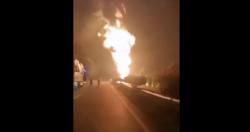 Truk Tangki Metanol Meledak di Tol Jombang, Kobaran Api Membumbung Tinggi<