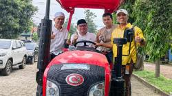 Petani Cikalongwetan KBB Semringah Dapat Bantuan Alat dan Mesin Pertanian