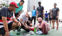 Bahagianya Siti usai Barang Dagangan Diborong Ganjar Pranowo di CFD Sudirman