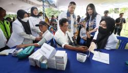 HT Tinjau Bazar dan Kesehatan Gratis di Kalsel: Program Partai Perindo Bantu Rakyat Kecil<