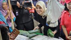 Borong Dagangan Penjual Pasar Rau Serang Banten, Atikoh Tak Mau Beli Barang Impor 