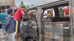 Heboh, Minibus Terbakar Hebat di SPBU Kandangsapi Cianjur, Sopir Luka-luka<