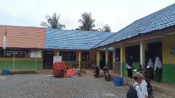 Lantai 2 Ruang Kelas MI Hidayatullah Bumi Makmur Tanah Laut Ambles, Puluhan Murid Diliburkan<