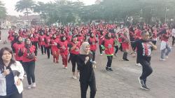 Momen Seru Siti Atikoh dan Hasto Kristiyanto Senam Bersama Warga di Alun-Alun Serang