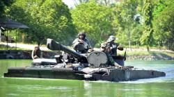 Pastikan Semua Sistem Bekerja Baik, Batalyon Tank Amfibi 2 Marinir Laksanakan Uji Arung<