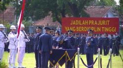 Wakasau Marsdya TNI A Gustaf Brugman Lantik 158 Perwira Lulusan Setukpa TNI AU <