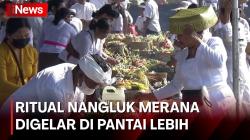 Umat Hindu Gelar Ritual Nangluk Merana di Pantai Lebih Bali untuk Keseimbangan Alam