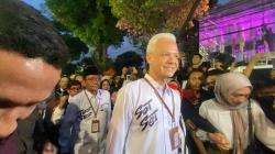 Hadiri Debat Capres Perdana, Ganjar-Mahfud Jalan Kaki ke Gedung KPU 