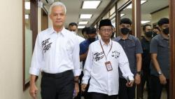 Debat Perdana, Ganjar-Mahfud Kompak Pakai Baju Sat-Set Tas-Tes