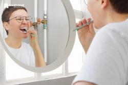 Tak Percaya Diri saat Ngomong Dekat Orang Lain? Ini Cara Mengatasi Bau Mulut