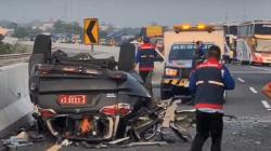 Kecelakaan di Tol Pasuruan, Pajero Pelat Merah Terbalik usai Tabrak Truk