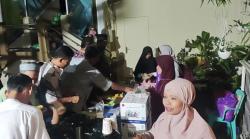 Asyiknya Nobar Debat Capres di Pati, Kongkow Sambil Menikmati Menu Angkringan Gratis