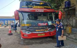 Upaya Cegah Kecelakaan saat Nataru, Rump Check Angkutan Umum Digelar di Terminal Indramayu  