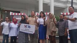 Terima Gerobak Perindo, Penjual Lontong Mi di Surabaya Ingin Daganganya Makin Ramai<