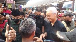 Ganjar Kunjungi Pasar di Bekasi, Diteriaki Presiden oleh Warga