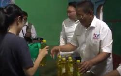 Bantu Masyarakat, Caleg Perindo Gelar Pasar Murah Minyak Goreng di Surabaya