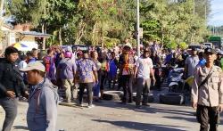 Kecewa Hasil Validasi Honorer, Warga 2 Kampung Blokade Jalan Ring Road Jayapura