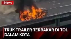 Truk Trailer Bermuatan Gulungan Kertas Terbakar di Tol Dalam Kota  Akibat Pecah Ban dan Dipaksa Berjalan