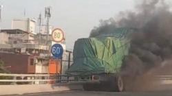 Truk Terbakar di Tol Dalam Kota Arah Grogol, Lalu Lintas Padat
