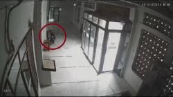 Terekam CCTV Pria di Bandung Bobol 13 Kotak Amal Masjid, Gasak Rp20 Juta