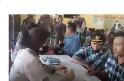 Dihujani Abu Vulkanik Gunung Anak Krakatau, Warga Sebesi Sakit Mata-Sesak Napas<