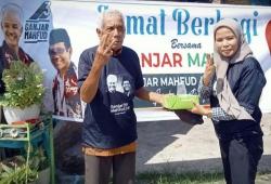 Relawan Arus Ganjar Sumut Bagikan 1.500 Nasi Kotak untuk Kaum Dhuafa di Labuhanbatu<