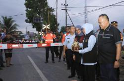 Gubernur Jatim Resmikan Pintu Perlintasan KA dan Pos Jaga di Banyuwangi<